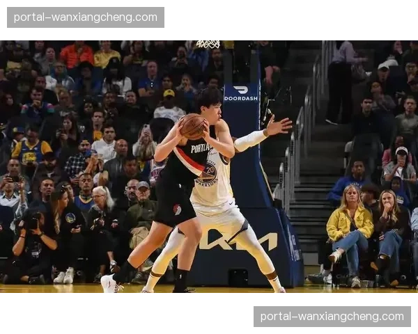 通讯：开拓者与爵士的青年军对决，场上充斥大量攻防转换回合